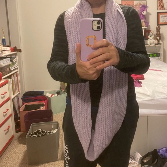 BCBGeneration Infinity Scarf WITH tags Lavender Gift Quality! - Picture 1 of 11